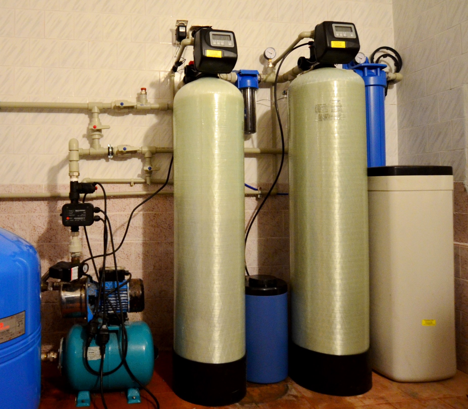Фильтры умягчения воды для дома. Система очистки обезжелезивания воды. Система очистки воды обезжелезивание умягчение. Система умягчения воды (фильтр-система Purity c150 + картридж сменный с150). Система обезжелезивания воды для скважины.